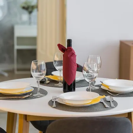 Апартаменти City Center Sikorskiego By Renters *